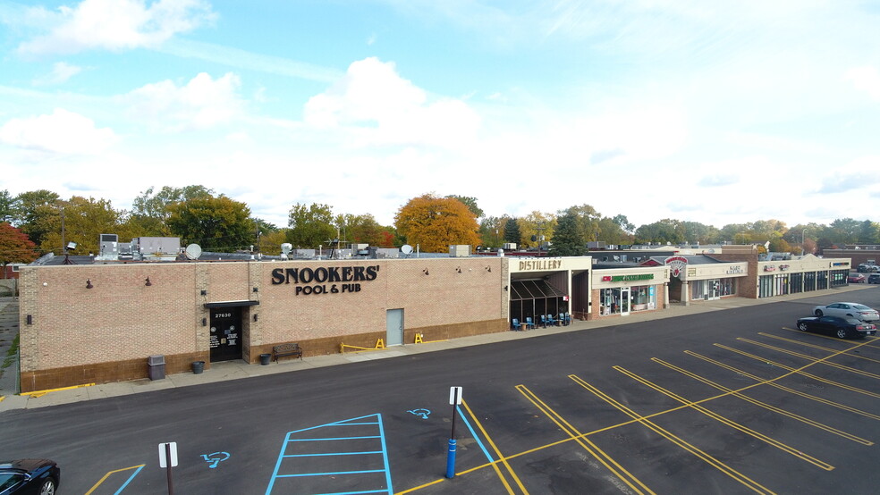 27556-27630 Schoolcraft Rd, Livonia, MI for sale - Building Photo - Image 1 of 5