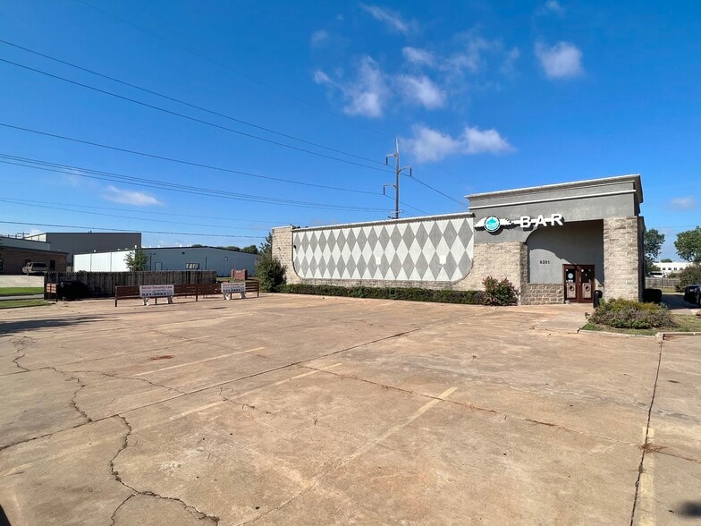 8301 Glade Ave, Oklahoma City, OK for sale - Building Photo - Image 3 of 4