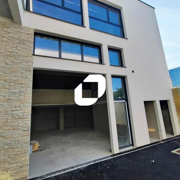 Flex dans Bry-sur-Marne à louer - Photo du bâtiment - Image 3 de 10