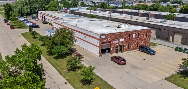 Plus de détails pour 12321-12331 Stark Rd, Livonia, MI - Industriel à louer