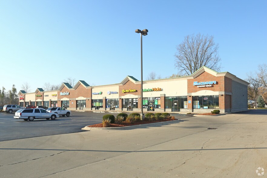 2456 S Center Rd, Burton, MI à louer - Photo du bâtiment - Image 3 de 19