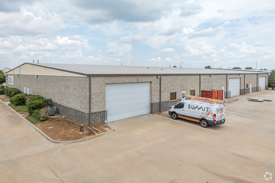 7312 NW 164th St, Edmond, OK for sale - Primary Photo - Image 1 of 8