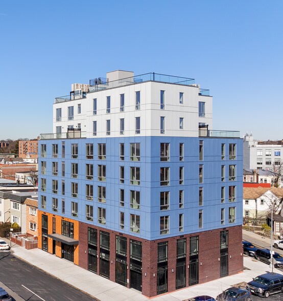 132-77 Metropolitan Avenue, Kew Gardens, NY à louer - Photo du bâtiment - Image 2 de 14