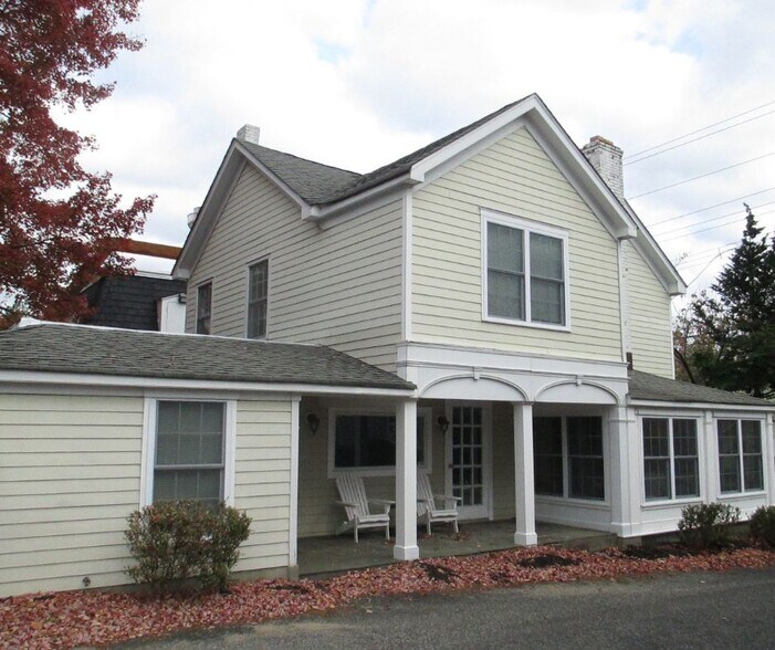 103 E River Rd, Rumson, NJ à louer - Photo du bâtiment - Image 1 de 4