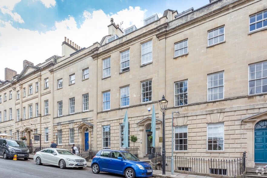 17-18 Berkeley Sq, Bristol for lease - Primary Photo - Image 1 of 16