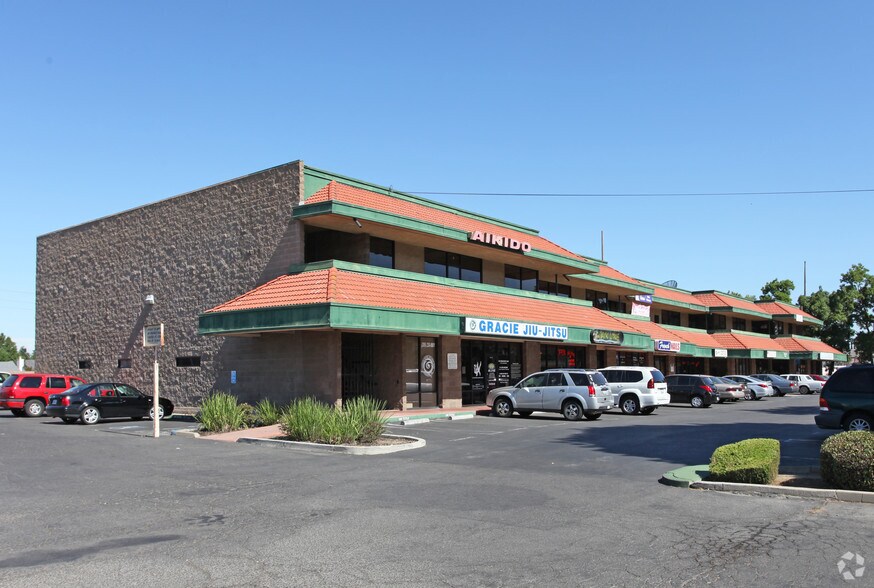 1501 Coffee Rd, Modesto, CA à louer - Photo du bâtiment - Image 2 de 2