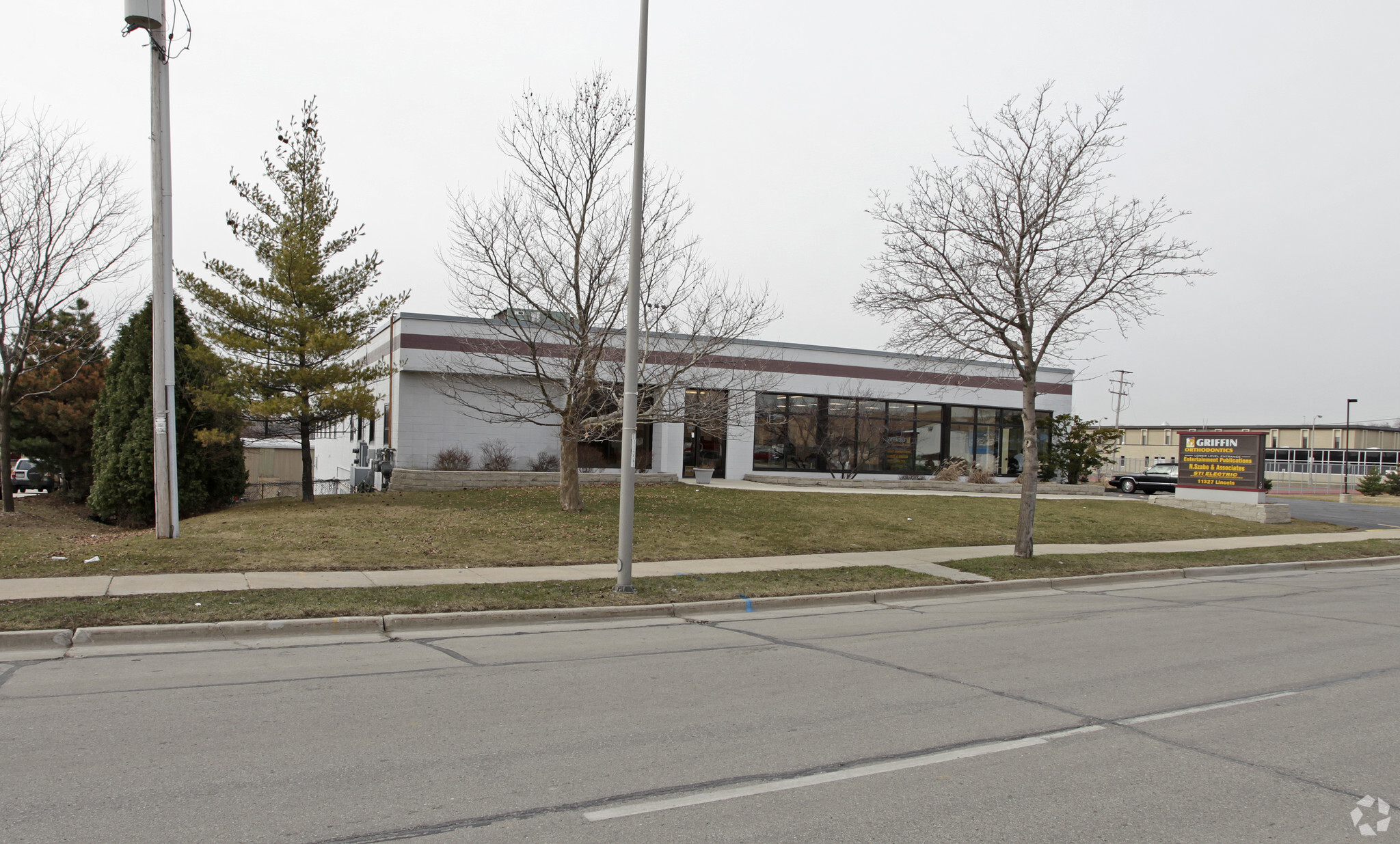 11327 W Lincoln Ave, West Allis, WI for sale Primary Photo- Image 1 of 1