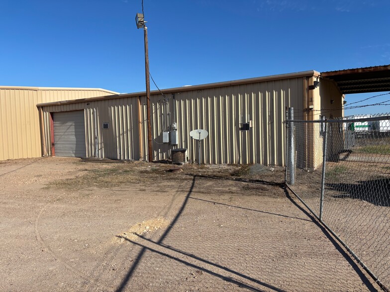 4447 W State Highway 71, La Grange, TX for lease - Building Photo - Image 2 of 27