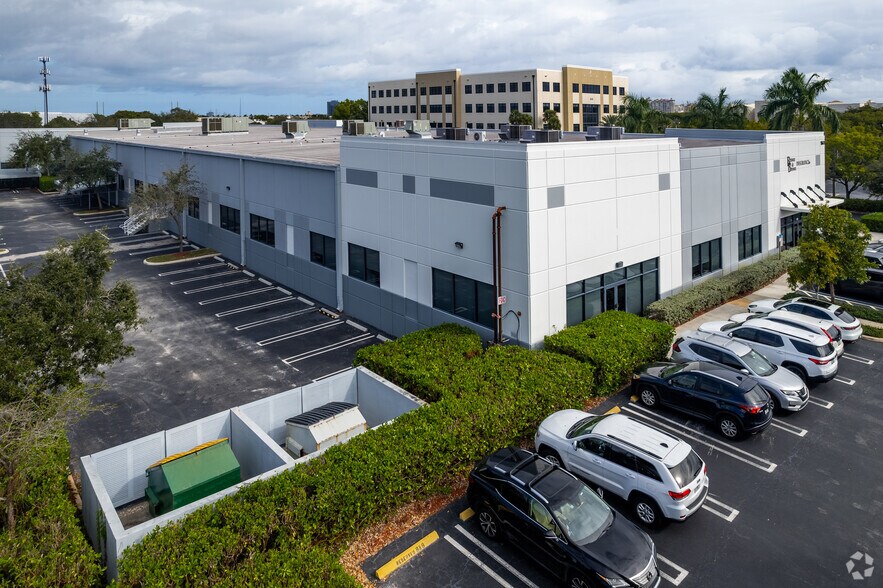 1661 Worthington Rd, West Palm Beach, FL à louer - Photo du bâtiment - Image 3 de 4