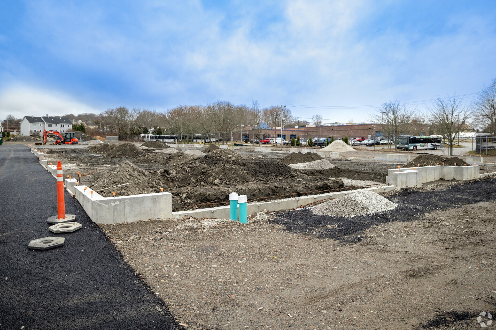 300 Coddington Hwy, Middletown, RI for lease Primary Photo- Image 1 of 2