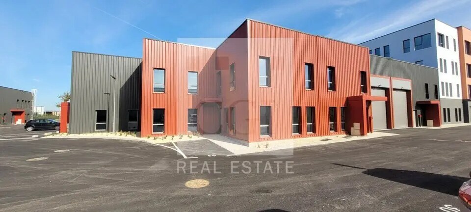 Flex in Chassieu for lease Building Photo- Image 1 of 12