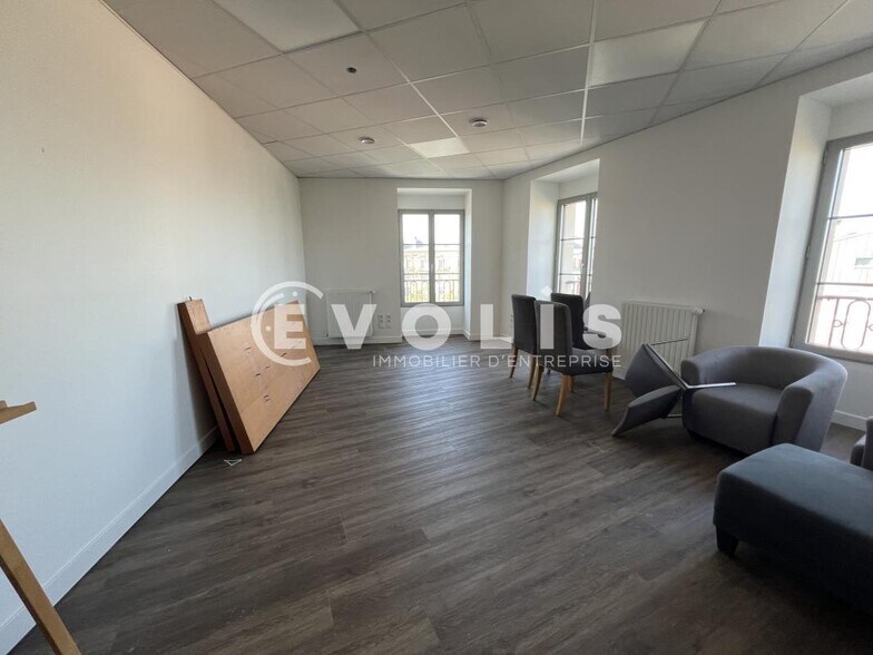 Office in Le Raincy for lease - Interior Photo - Image 2 of 10