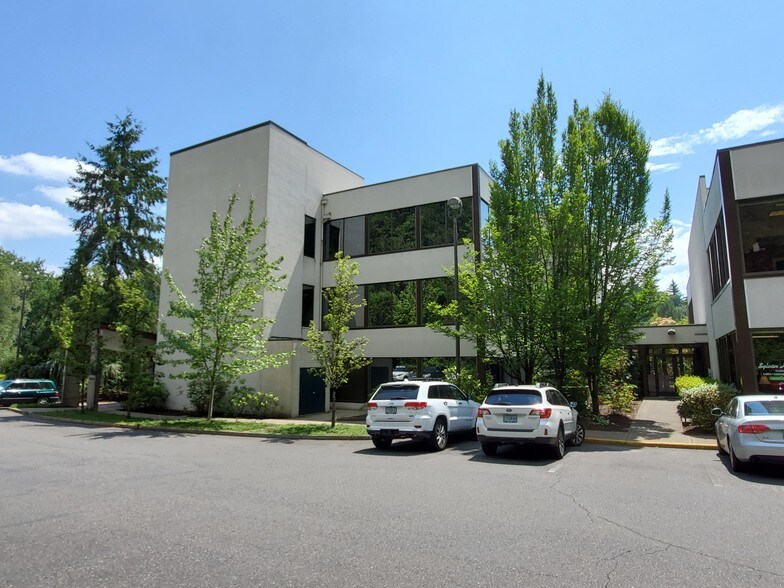 5201 SW Westgate Dr, Portland, OR à louer - Photo du bâtiment - Image 3 de 10