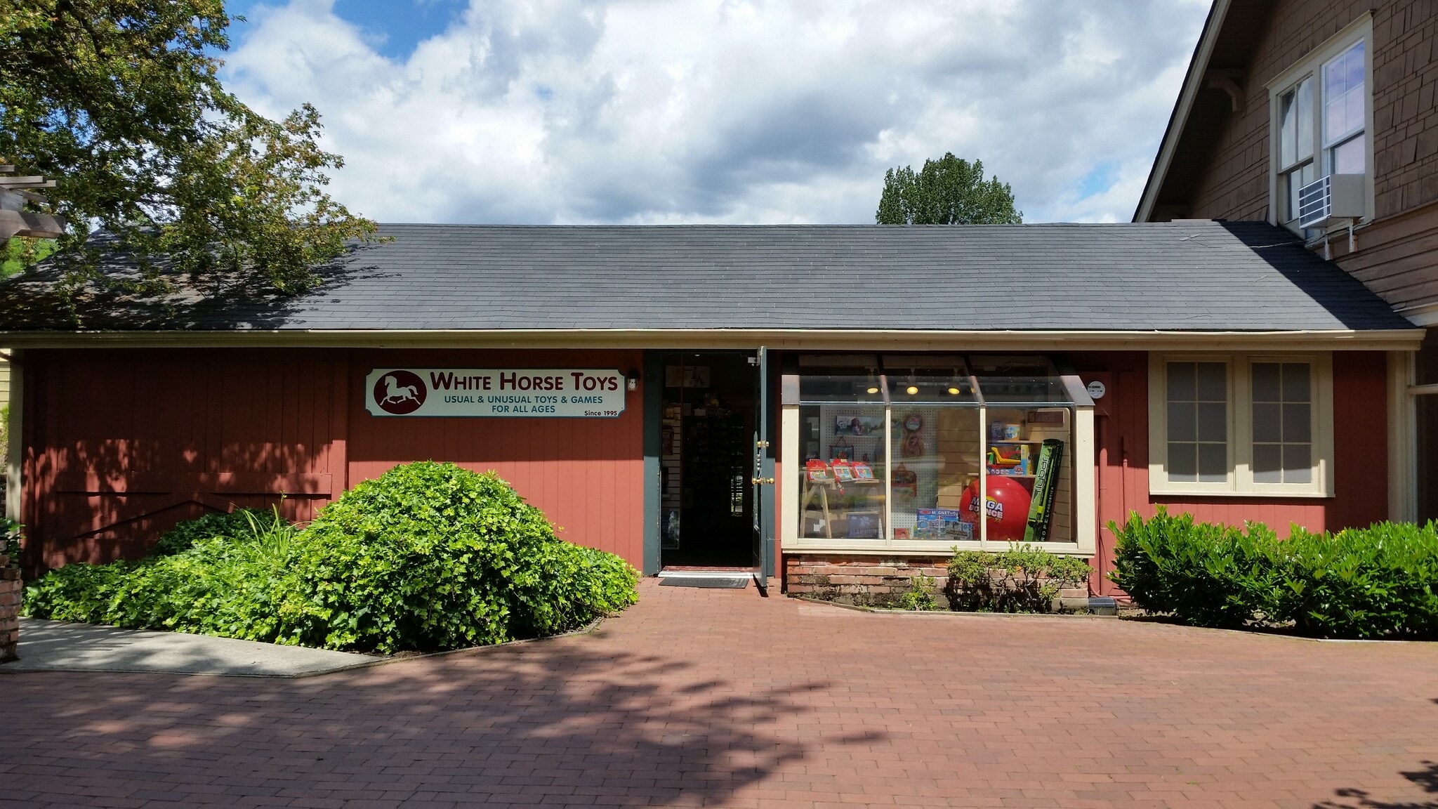 317 NW Gilman Blvd, Issaquah, WA à louer Photo du bâtiment- Image 1 de 3