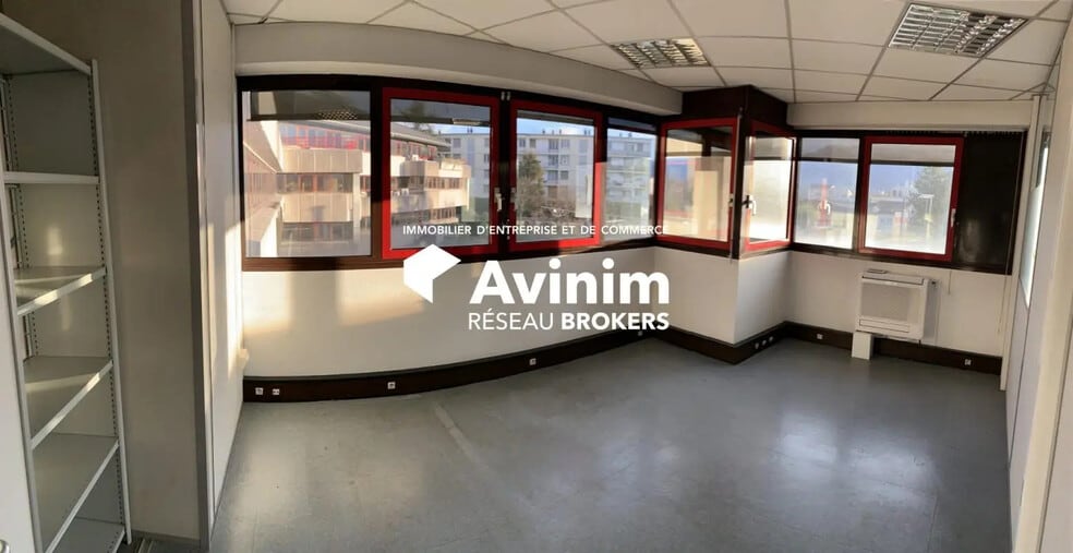 Office in La Tronche for lease - Interior Photo - Image 1 of 24