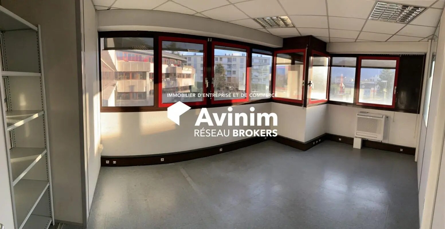 Office in La Tronche for lease Interior Photo- Image 1 of 25