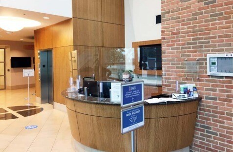 1685 N Opdyke Rd, Auburn Hills, MI à vendre - Hall d’entrée - Image 2 de 12