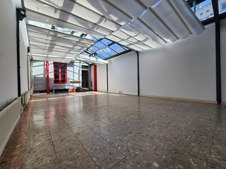 Retail in La Garenne-Colombes for lease - Building Photo - Image 1 of 7