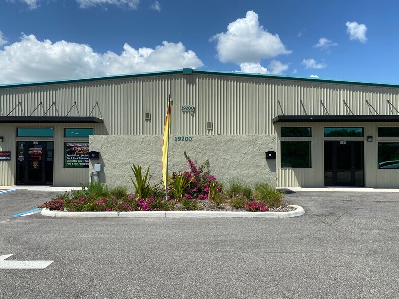19200 Peachland Blvd, Port Charlotte, FL for lease - Primary Photo - Image 1 of 13