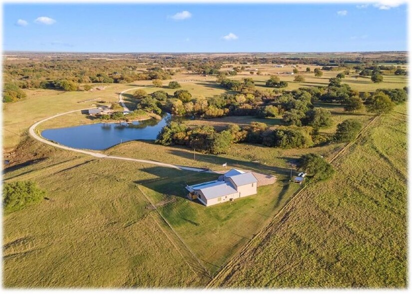 435 County Road 470, Chilton, TX à vendre - Photo principale - Image 1 de 8