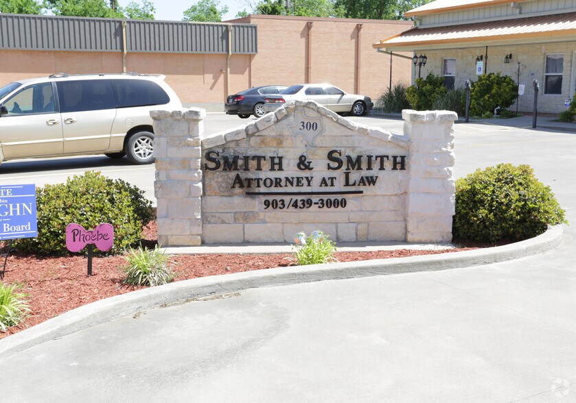 300 Oak Ave, Sulphur Springs, TX à vendre - Photo du bâtiment - Image 3 de 3