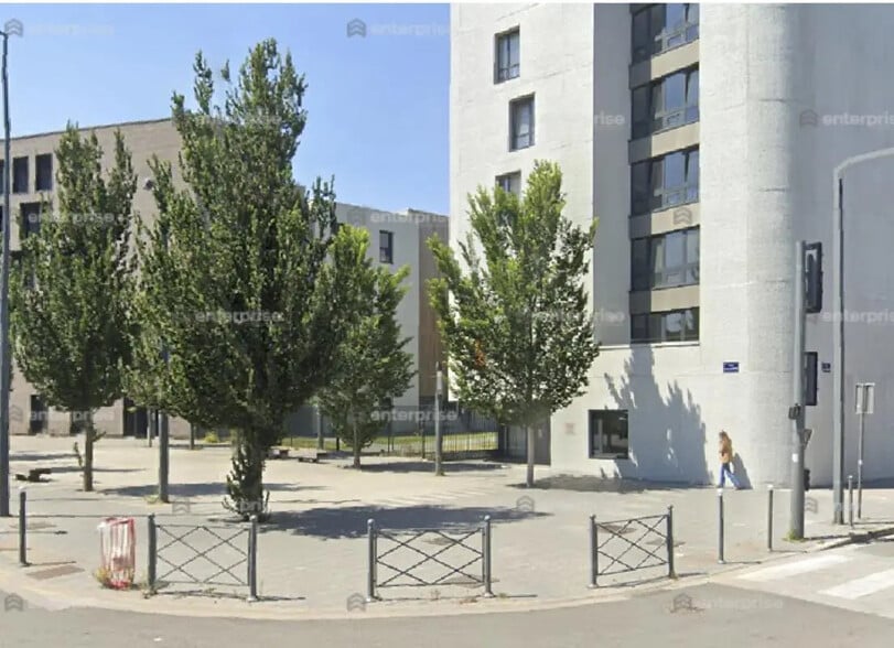 Retail in Lille for lease - Building Photo - Image 2 of 2