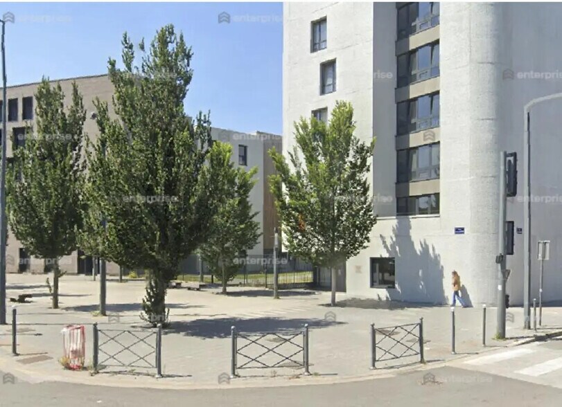 Commerce de détail dans Lille à louer - Photo du bâtiment - Image 2 de 2