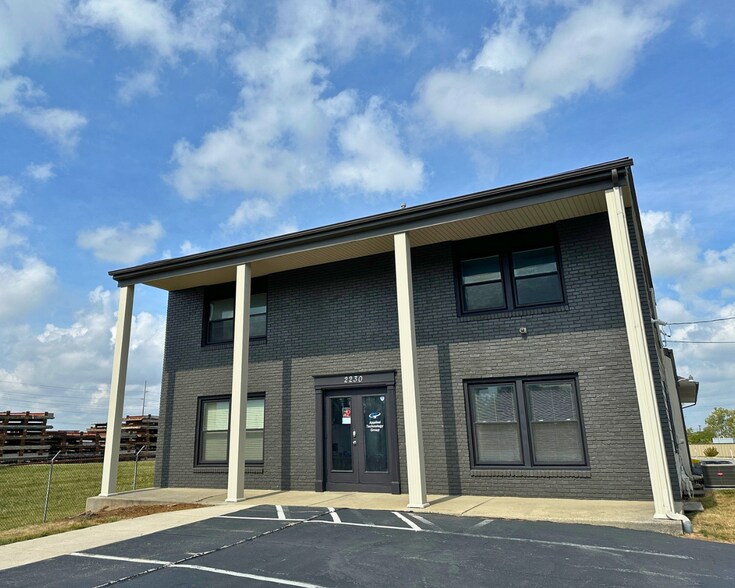 2230 W Coliseum Blvd, Fort Wayne, IN à louer - Photo du bâtiment - Image 3 de 5