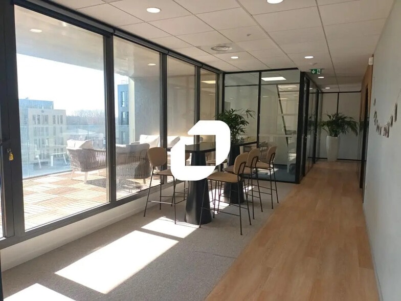 Office in VILLENEUVE-D'ASCQ for lease - Interior Photo - Image 2 of 7