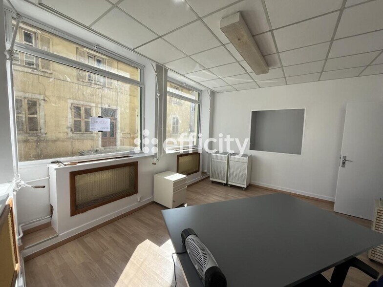 Office in Bourg-en-Bresse for lease - Interior Photo - Image 2 of 8