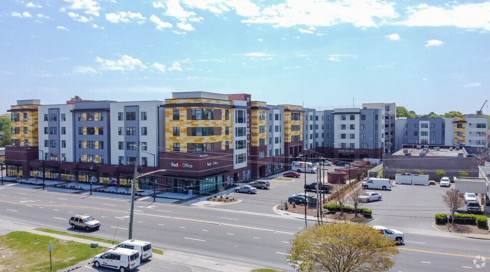 306 E 10TH St, Greenville, NC for lease - Building Photo - Image 3 of 37