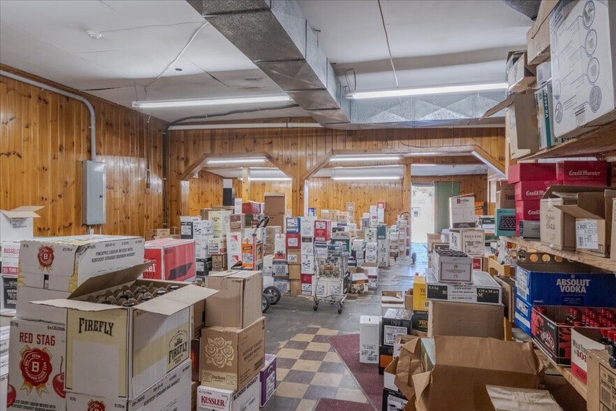 48 N Main St, Sparta, NC for sale - Interior Photo - Image 3 of 27