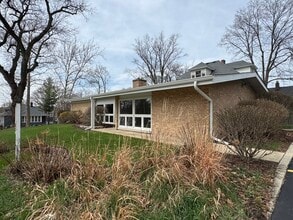 207 Webster St, Batavia, IL for lease Interior Photo- Image 2 of 16