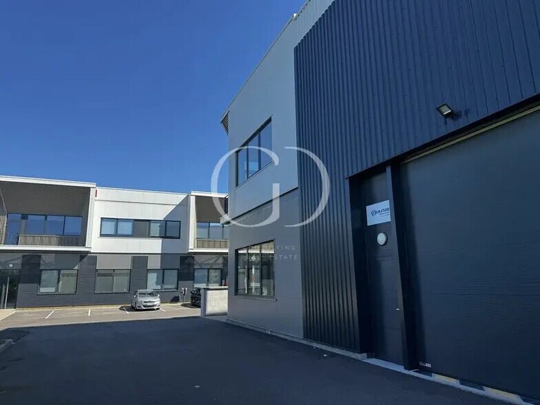 92 Avenue Du Progrès, Chassieu à louer - Photo du bâtiment - Image 2 de 6
