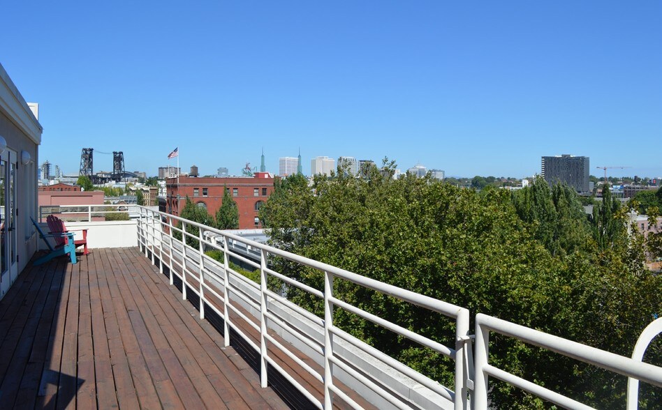 209 SW Oak St, Portland, OR à louer - Photo du bâtiment - Image 2 de 14