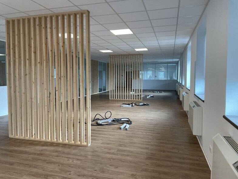 Office in SAINT-OUEN-L'AUMONE for lease - Interior Photo - Image 3 of 10