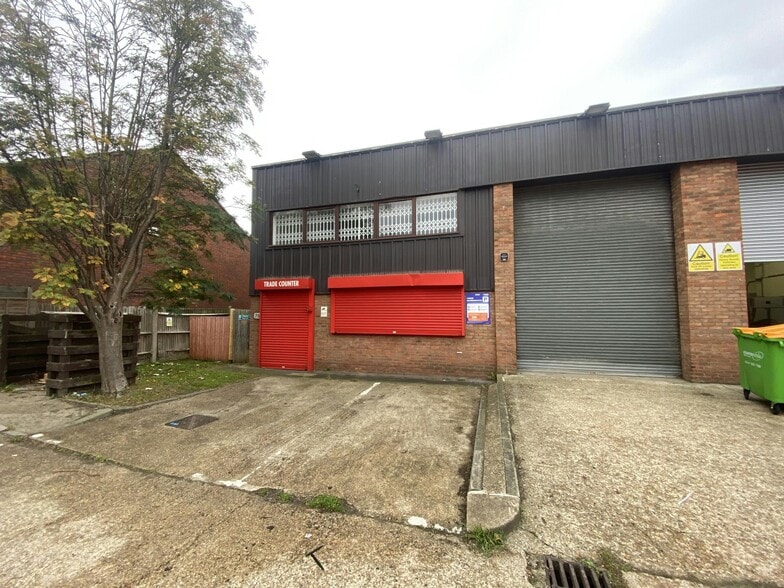 77-81 Sumner Rd, Croydon à louer - Photo du bâtiment - Image 2 de 9