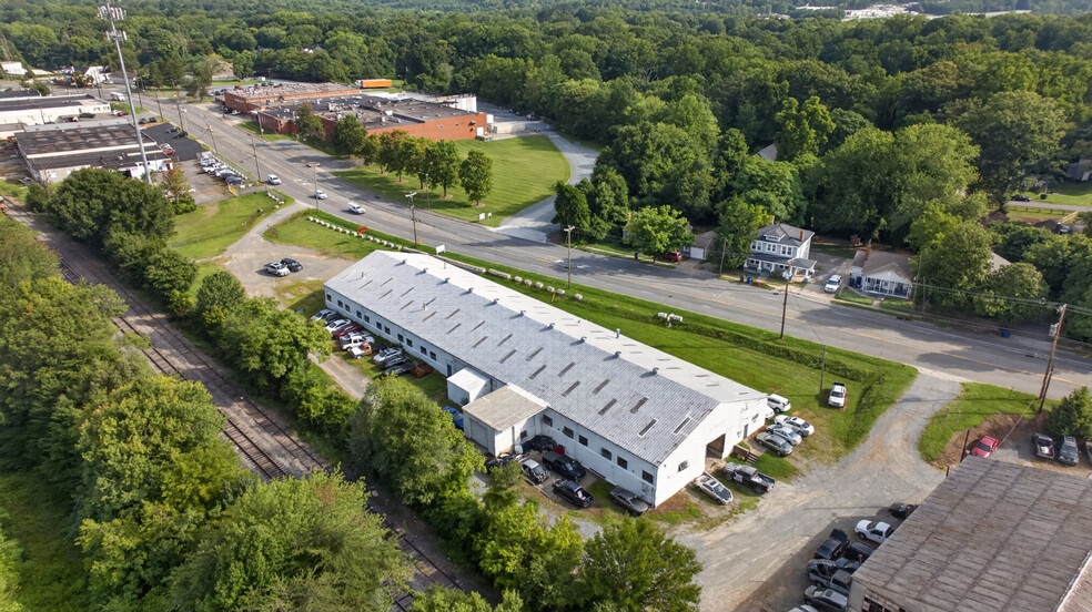 4002 Indiana Ave, Winston-Salem, NC for lease - Building Photo - Image 2 of 6