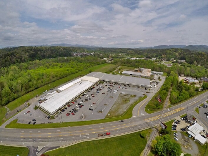 449 Industrial Blvd, Ellijay, GA à louer - Photo du bâtiment - Image 3 de 9