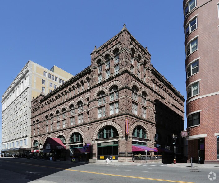 942 Main St, Hartford, CT à louer - Photo du bâtiment - Image 3 de 5