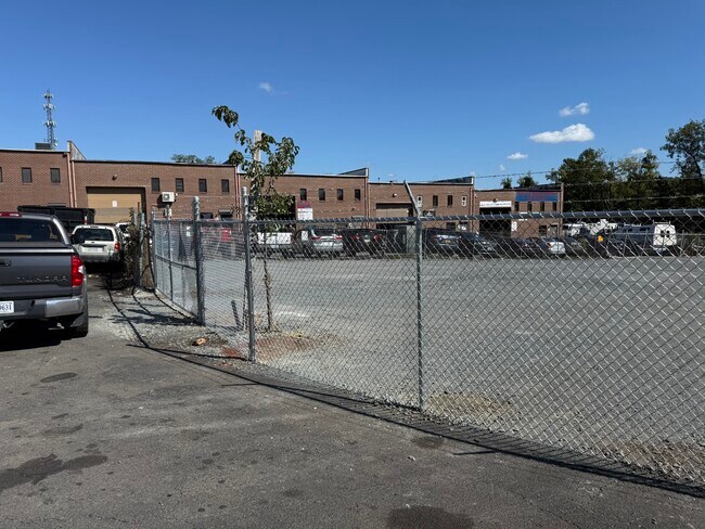 Plus de détails pour 8395 Euclid Ave, Manassas Park, VA - Industriel à louer
