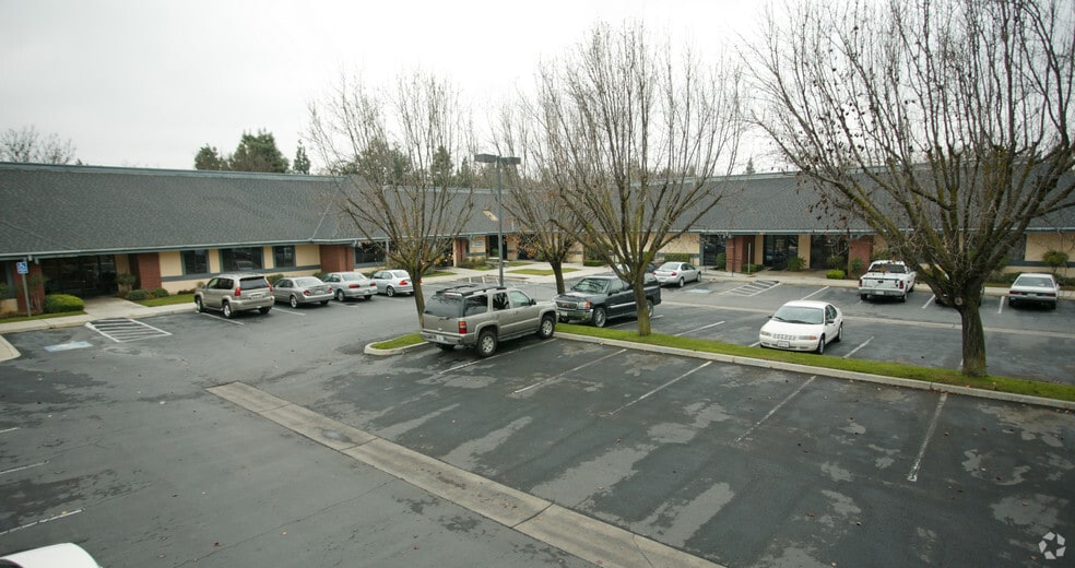 3585 W Beechwood Ave, Fresno, CA for lease - Building Photo - Image 2 of 30