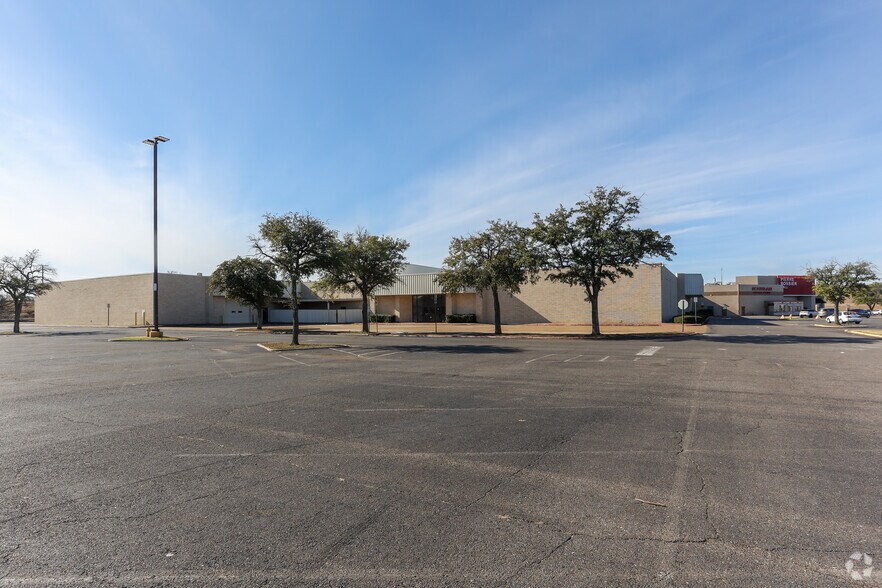 2950 E Texas St, Bossier City, LA à vendre - Photo du bâtiment - Image 2 de 5