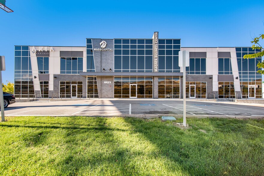 4421 N Thanksgiving Way, Lehi, UT à louer - Photo principale - Image 1 de 10