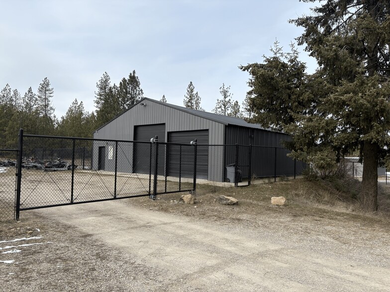 35007 N Newport Hwy, Chattaroy, WA à vendre - Photo du bâtiment - Image 2 de 4