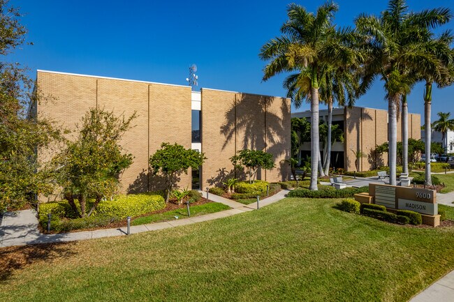 Plus de détails pour 9600 Koger Blvd N, Saint Petersburg, FL - Bureau à louer