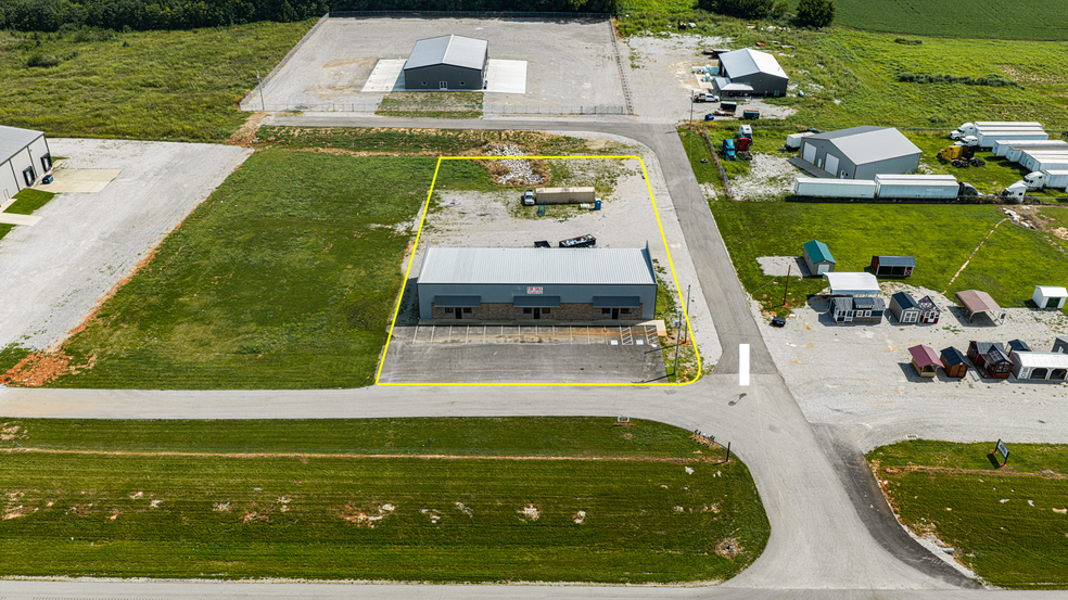 16108 Bowling Green Rd, Auburn, KY à vendre - Photo du bâtiment - Image 2 de 8