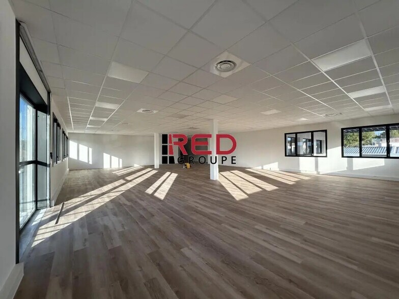 480 Route De Berre, Éguilles à vendre - Photo du bâtiment - Image 3 de 8