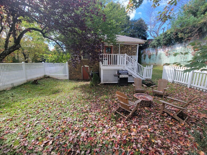 33 Pigeon St, Waynesville, NC for lease - Building Photo - Image 3 of 16