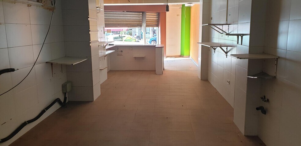 Retail in Elche for sale - Interior Photo - Image 1 of 9